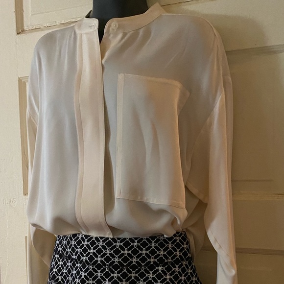 Michael Kors cream buttoned blouse size large - Picture 4 of 9